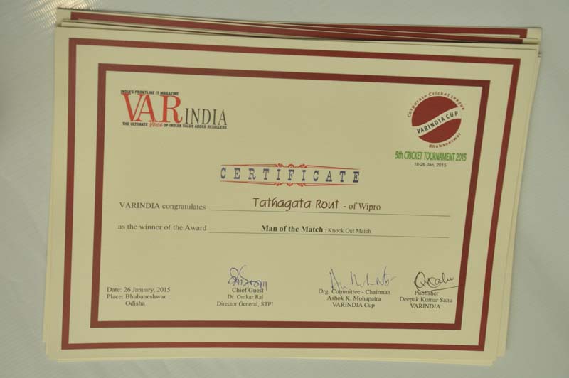 Certificates to the winners of the VAR INDIA Cup